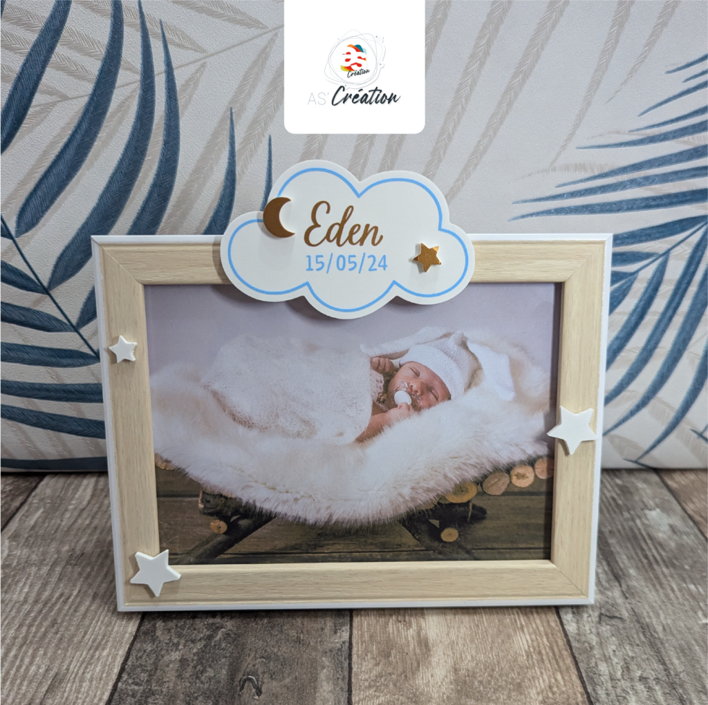 Cadre photo avec prénom · <span style="color: #7695a2;">Nuage</span>